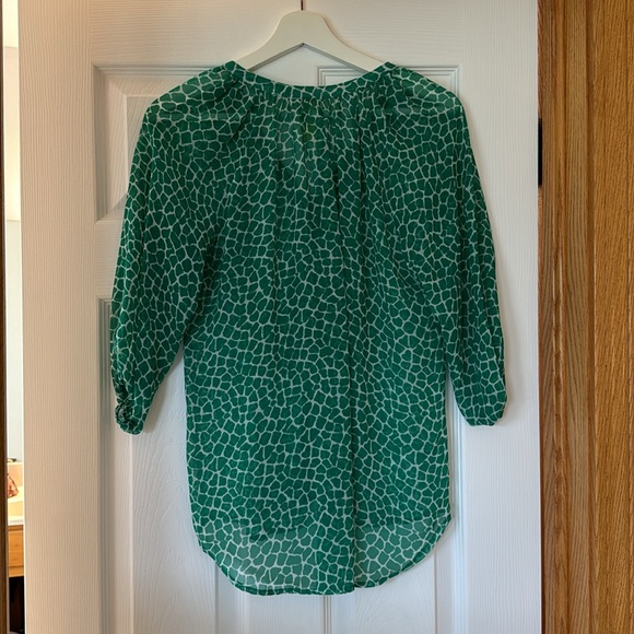 Bee Stitched (bought at Francesca’s) small polyester blouse - Picture 2 of 3